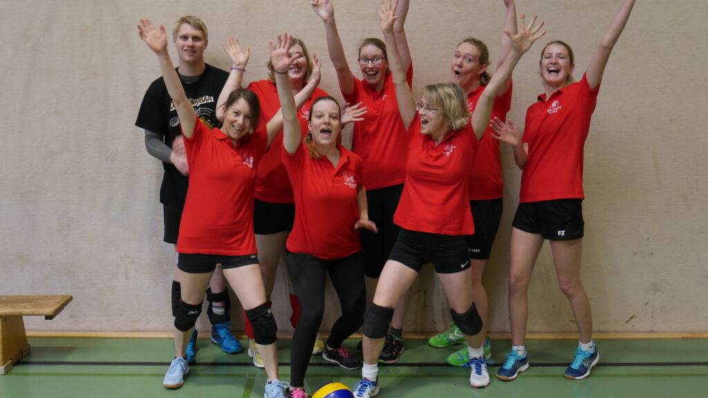 Gruppenbild einer Fröhlichen Volleyballmannschaft